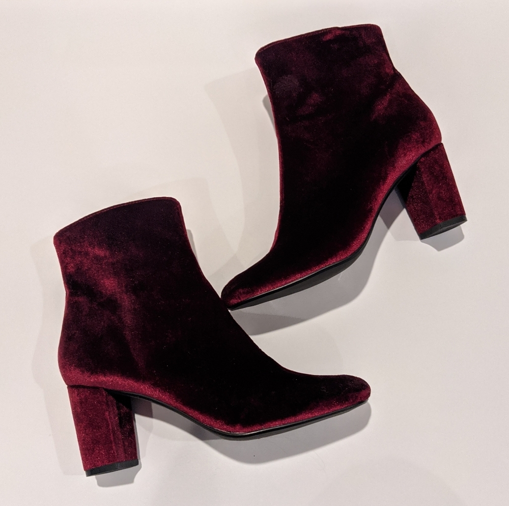 Farylrobin century velvet heeled ankle booties